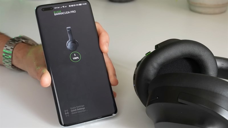 Người dùng có thể kết nối Razer Barracuda Pro với smartphone qua app Razer Audio
