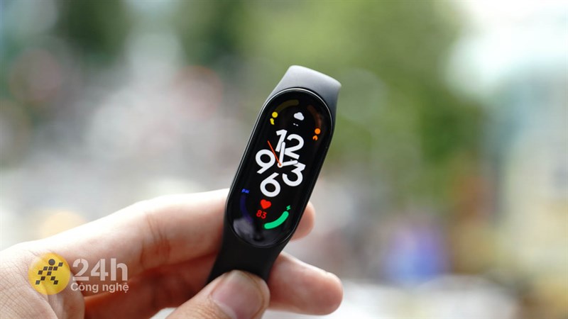 Mi Band 7 có màn hình to hơn so với tiền nhiệm