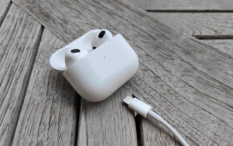 Cổng sạc Lightning cho trên AirPods Pro