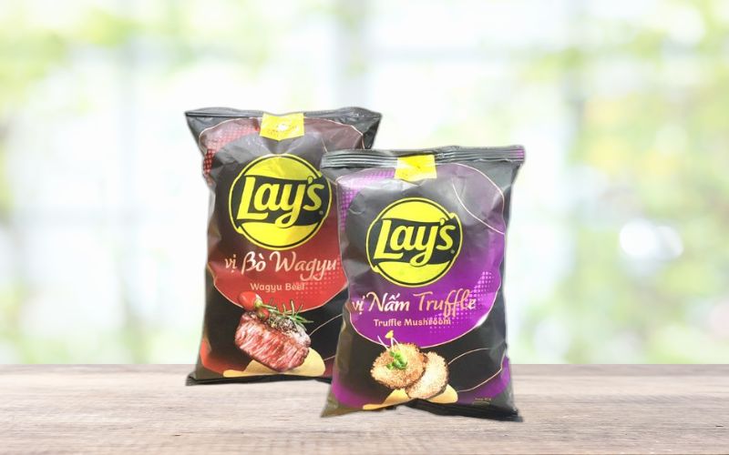 Cách dùng Lay’s vị nấm Truffle và vị bò Wagyu cao cấp