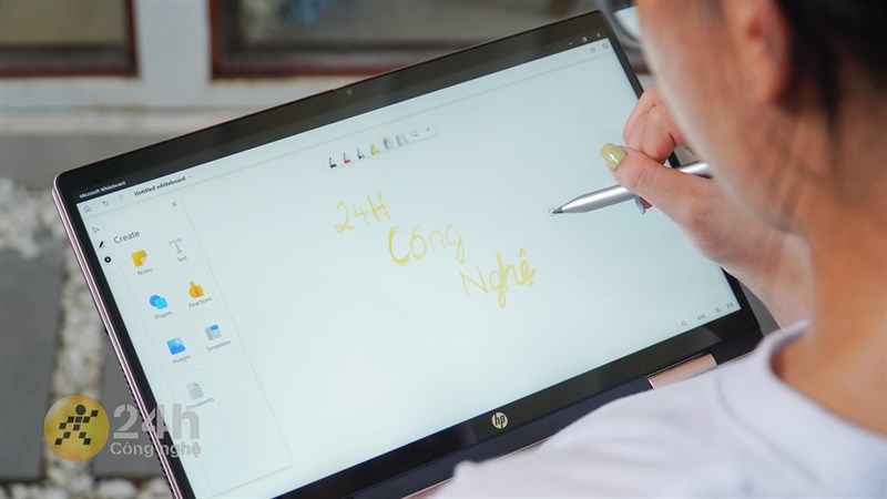 Khi dùng với bút thì màn hình của HP Pavilion X360 14 2022 cho phản hồi nhanh nhạy.