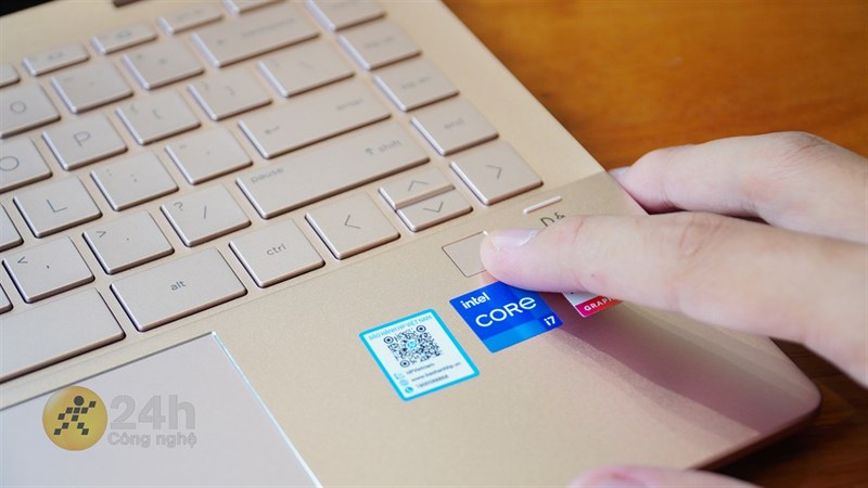 HP Pavilion X360 14 2022 cũng được trang bị cảm biến vân tay cho tốc độ nhận diện tương đối nhanh.