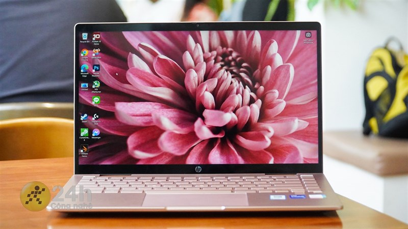 HP Pavilion X360 14 2022 là một sự lựa chọn tương đối tốt với những ai cần sự linh hoạt.