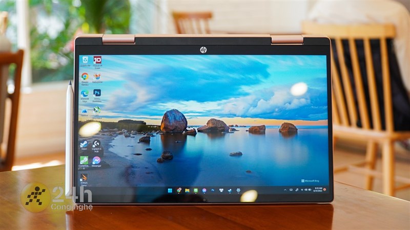 Chúng ta có thể sử dụng HP Pavilion X360 14 ở chế độ máy tính bảng theo chiều ngang.