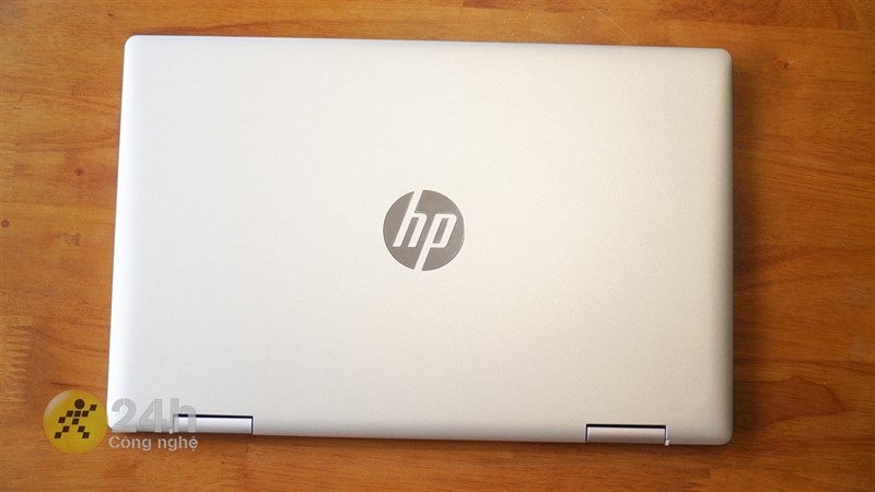 Phần vỏ của HP Pavilion X360 14 2022 được hoàn thiện từ kim loại khiến máy bền bỉ hơn thế hệ cũ.