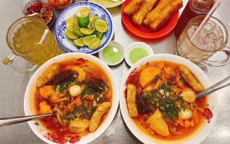 Tô bánh canh cua cô Diệu