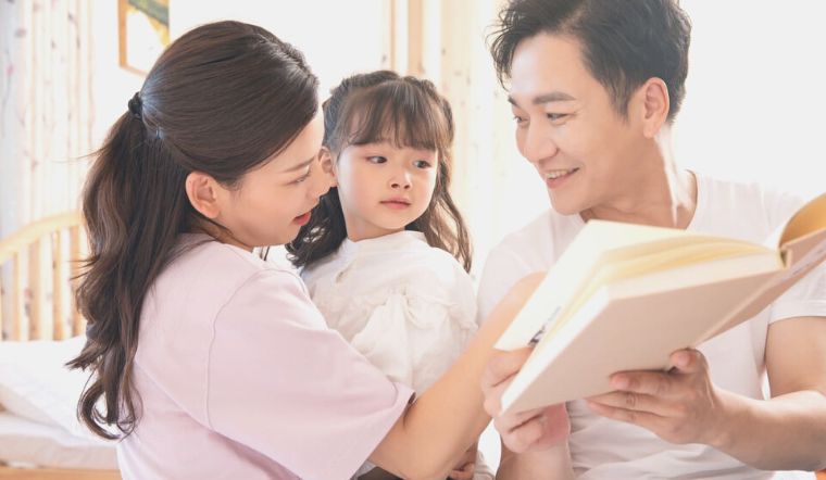 Những lợi ích không ngờ khi ba mẹ thường xuyên kể chuyện cho bé nghe