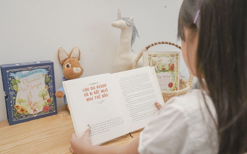 Việc thường xuyên đọc sách cho con giúp tạo thói quen đọc sách cho trẻ