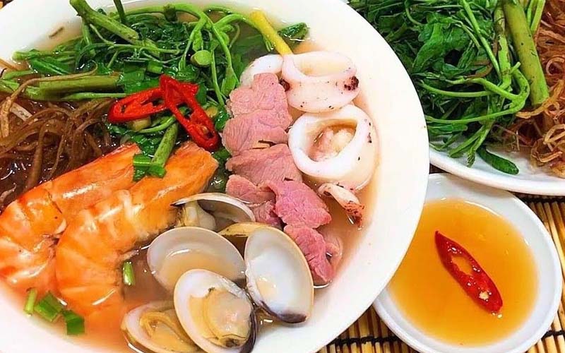 Quán ăn đêm (khuya) ngon quận 8: Bún Thái hải sản cô Thúy