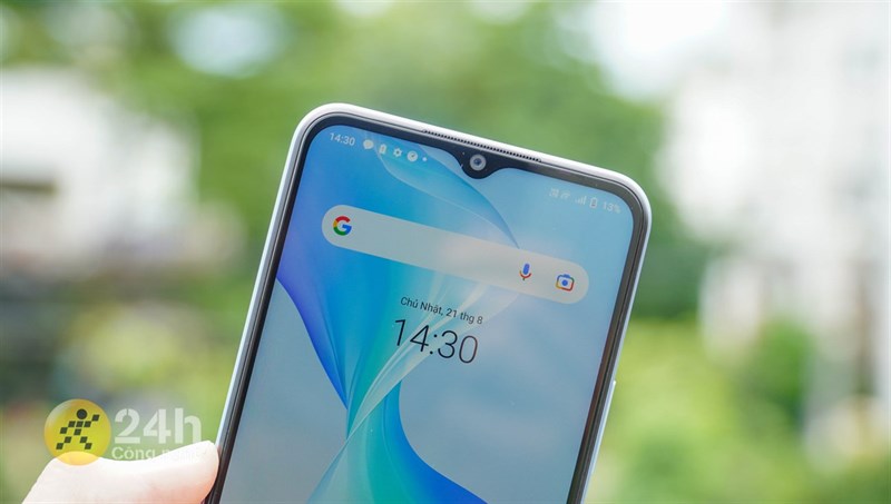 Mặt trước của Vivo T1x có hai cạnh viền trái phải và trên khá mỏng. Mặt trước của Vivo T1x có hai cạnh viền trái phải và trên khá mỏng.
