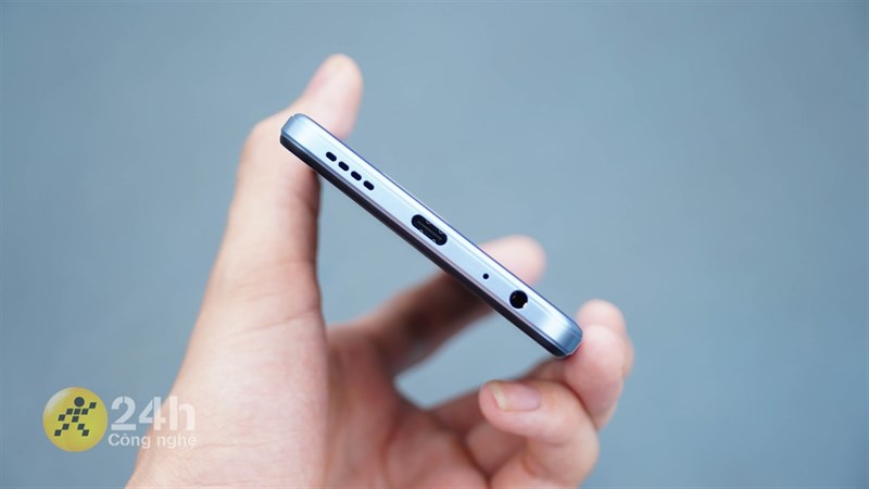 Cạnh dưới của Vivo T1x. Cạnh dưới của Vivo T1x.