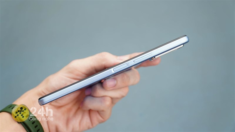 Cạnh phải của Vivo T1x. Cạnh phải của Vivo T1x.