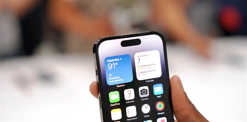 Trên tay iPhone 14 Pro: Vẻ đẹp quen thuộc nhà Táo nhưng lạ lắm! Trên tay iPhone 14 Pro: Vẻ đẹp quen thuộc nhà Táo nhưng lạ lắm!