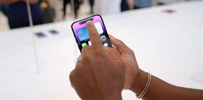 Trên tay iPhone 14 Pro: Vẻ đẹp quen thuộc nhà Táo nhưng lạ lắm! Trên tay iPhone 14 Pro: Vẻ đẹp quen thuộc nhà Táo nhưng lạ lắm!