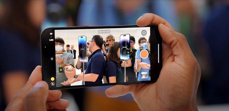 Trên tay iPhone 14 Pro: Vẻ đẹp quen thuộc nhà Táo nhưng lạ lắm! Trên tay iPhone 14 Pro: Vẻ đẹp quen thuộc nhà Táo nhưng lạ lắm!