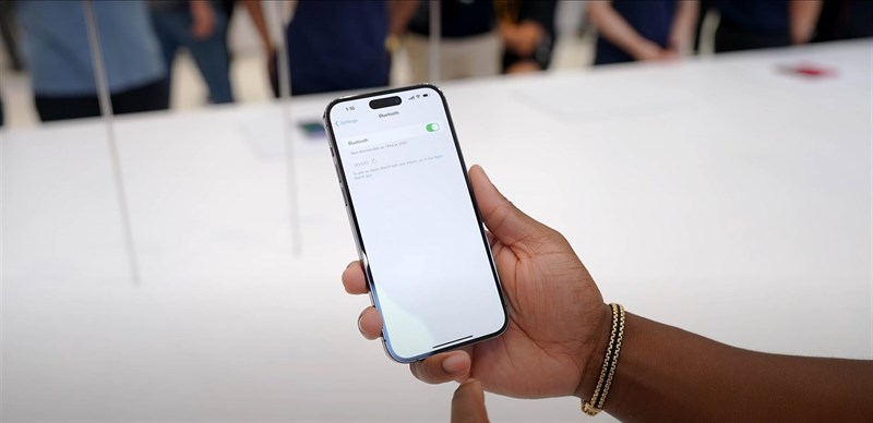 Trên tay iPhone 14 Pro: Vẻ đẹp quen thuộc nhà Táo nhưng lạ lắm! Trên tay iPhone 14 Pro: Vẻ đẹp quen thuộc nhà Táo nhưng lạ lắm!