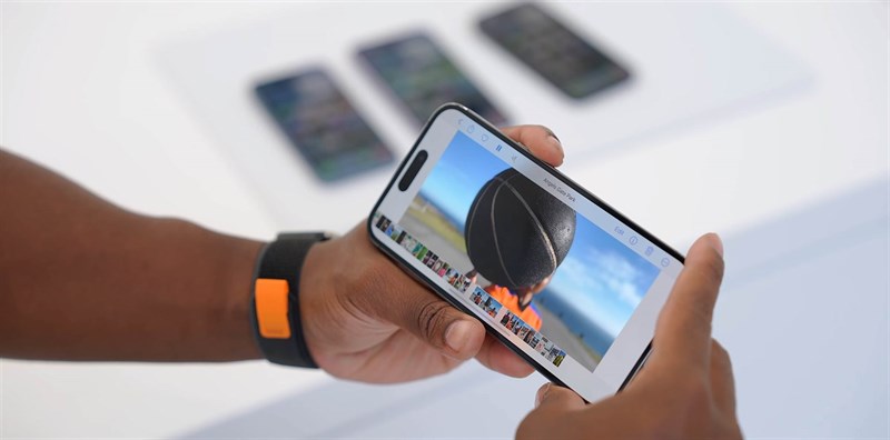 Trên tay iPhone 14 Pro: Vẻ đẹp quen thuộc nhà Táo nhưng lạ lắm! Trên tay iPhone 14 Pro: Vẻ đẹp quen thuộc nhà Táo nhưng lạ lắm!