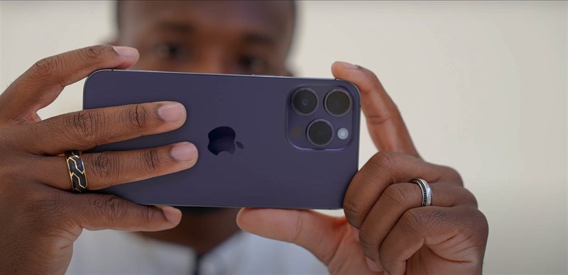 Trên tay iPhone 14 Pro: Vẻ đẹp quen thuộc nhà Táo nhưng lạ lắm! Trên tay iPhone 14 Pro: Vẻ đẹp quen thuộc nhà Táo nhưng lạ lắm!