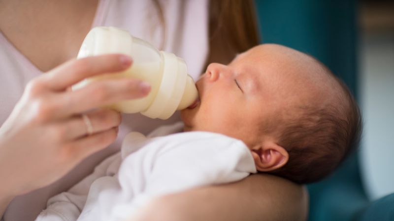 Bình sữa có dung tích phù hợp cho bé