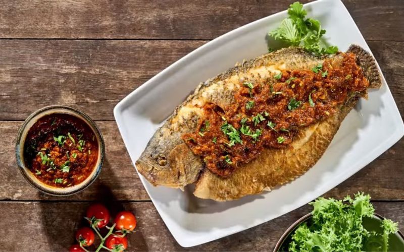 How to make fried giant fish with delicious Sambal sauce, catch rice very well