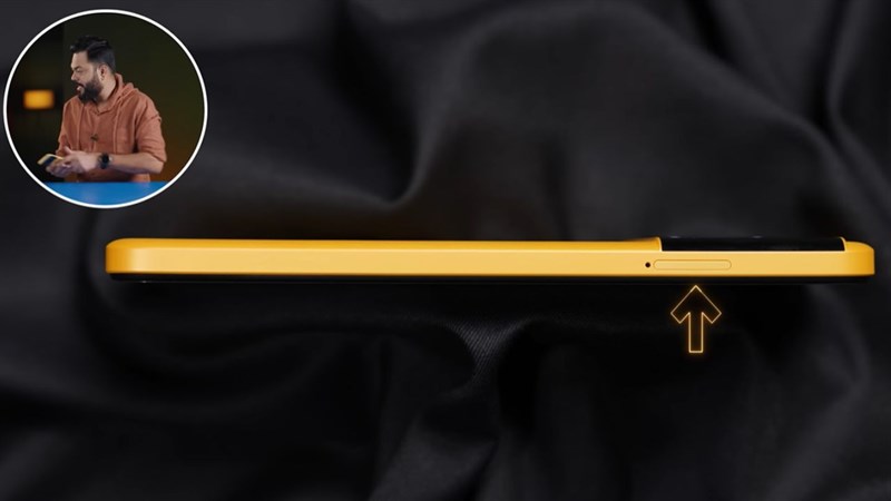 Cạnh trái POCO M5.