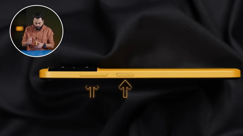 Cạnh phải POCO M5.