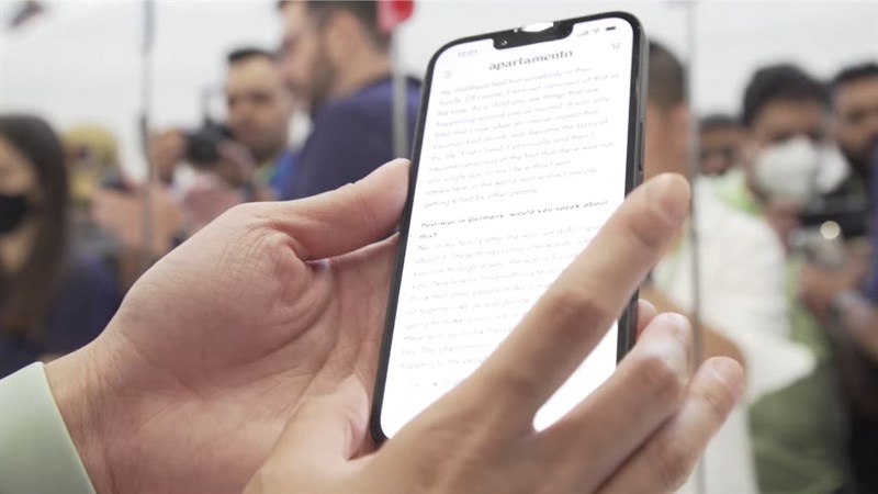 iPhone 14 vẫn có một tổng thể nhỏ gọn, cùng các góc bo cong nhẹ nên vẫn dễ dàng cho việc cầm nắm và thao tác bằng một tay.