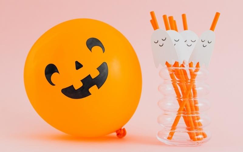 Hãy cẩn thận, đêm Halloween em sẽ hóa trang thành phù thủy để đánh cắp trái tim anh 