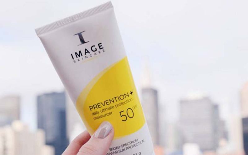 Kết cấu của kem chống nắng Image Prevention 50 Broad Spectrum