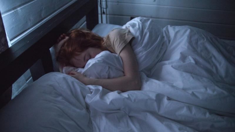 Người bệnh nên ngủ đủ giấc, hạn chế vận động thể lực quá mức khi sốt