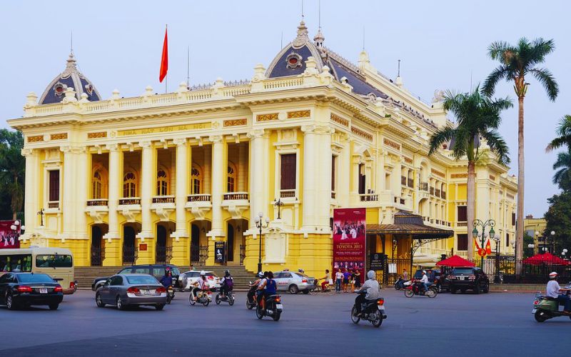 Di chuyển đến Nhà hát Lớn Hà Nội