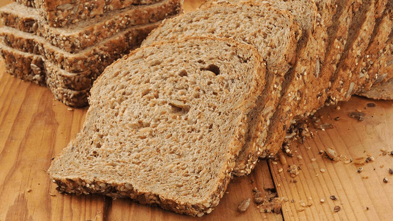 bánh mì trắng có hàm lượng phốt pho và kali thấp hơn bánh mì nguyên cám
