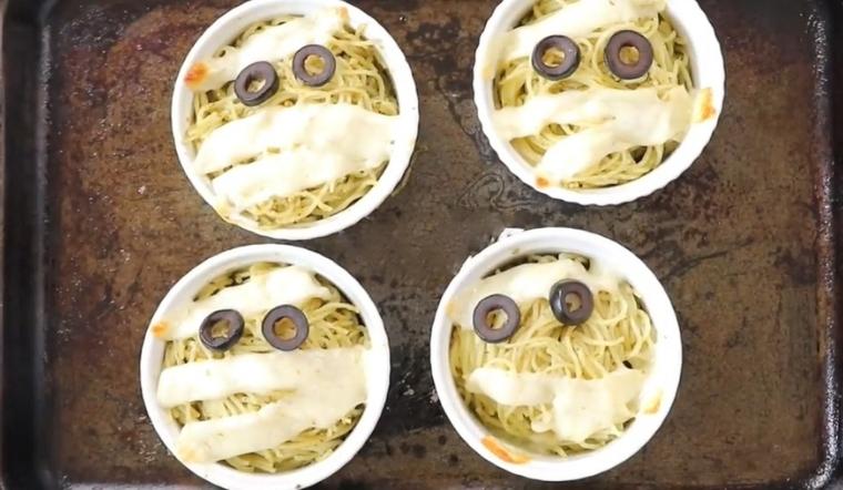 How to make mummy spaghetti for Halloween night more creepy