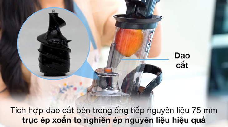 Ống tiếp nguyên liệu lớn giúp ép nguyên liệu nguyên quả tiện lợi