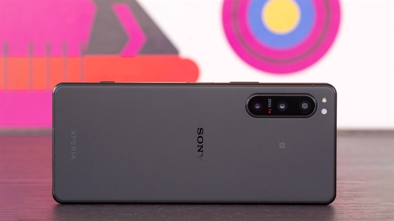 Sony Xperia 5 IV với thiết kế OmniBalance cân đối giúp mang đến cảm giác cầm nắm thoải mái nhất có thể