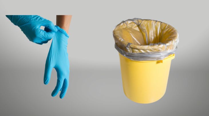 Đeo găng tay cao su trước khi vệ sinh thùng rác