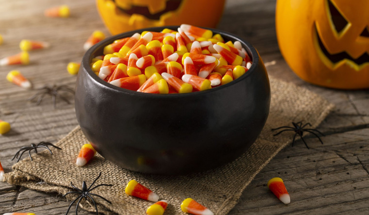 Hướng dẫn làm kẹo dẻo bắp đơn giản cho ngày Halloween