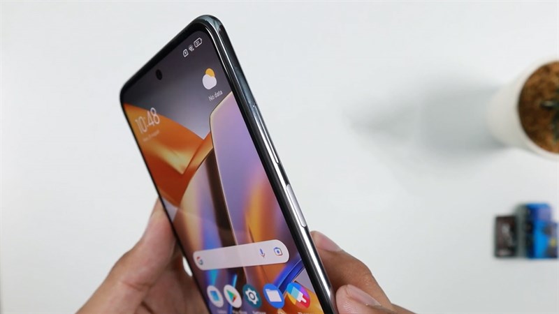 Các phím vật lý của POCO M5s được đặt chủ yếu ở bên phải