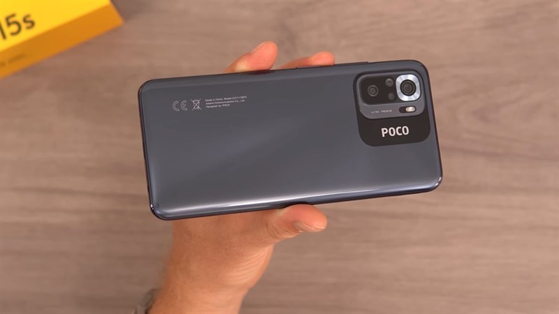 POCO M6s có tổng thể khá mỏng nhẹ và thiết kế thời trang.