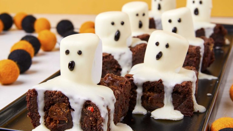 How to make a ghost brownie for Halloween more fun