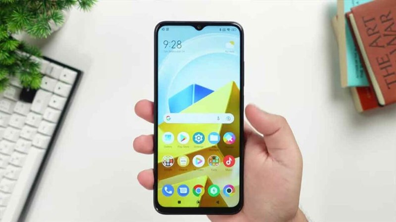 POCO M5 sở hữu màn hình thiết kế giọt nước quen thuộc