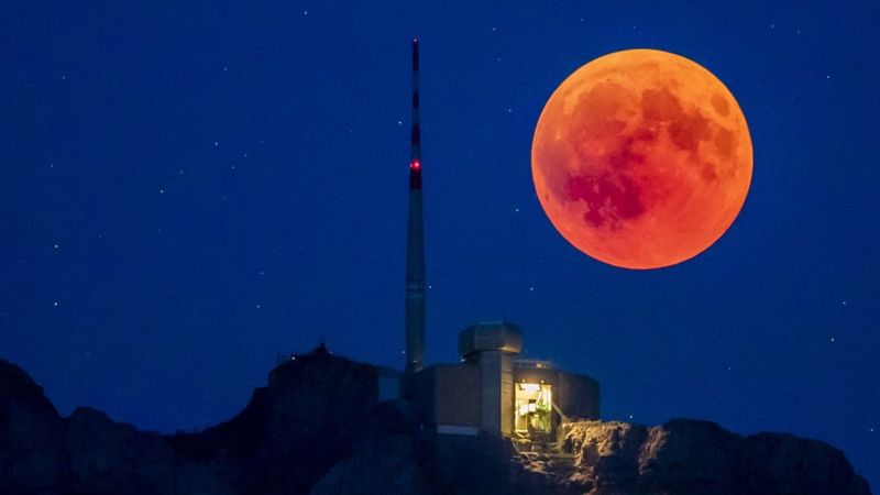 Mặt trăng máu là một hiện tượng thiên văn thú vị