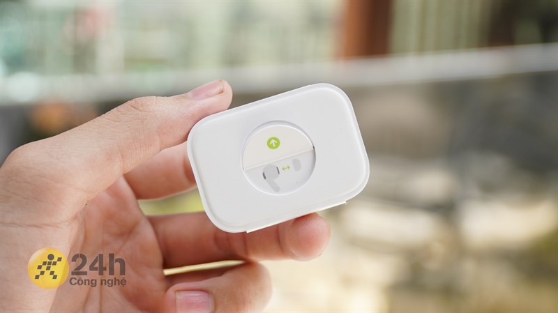 Trên tay AirPods Pro 2: Hộp sạc có loa, cải thiện chất âm, tính năng