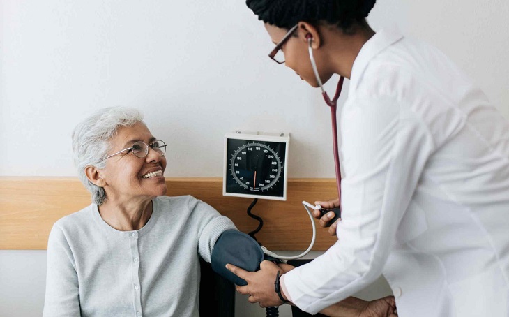Bạn nên chọn mua máy đo huyết áp đã được kiểm định bởi các tổ chức, hiệp hội uy tín