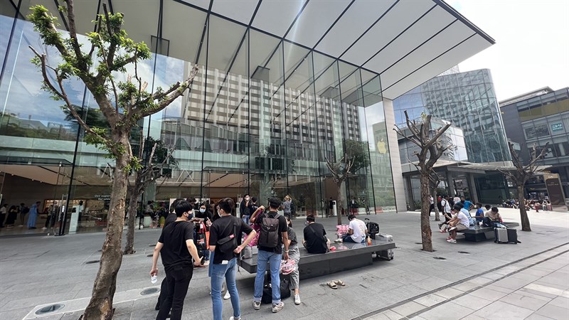 Hình ảnh trước Apple Store tại Singapore Hình ảnh trước Apple Store tại Singapore