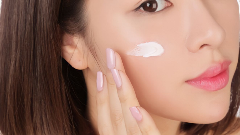 Considerations when applying foundation to prevent clumping