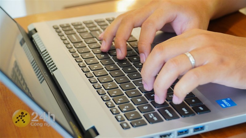 Trải nghiệm gõ phím trên Acer Aspire 3 A315 2022 tương đối tốt.