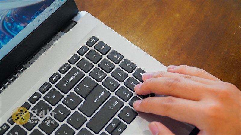 Bàn phím số cũng sẽ rất tiện cho những ai làm kế toán, thống kê,...