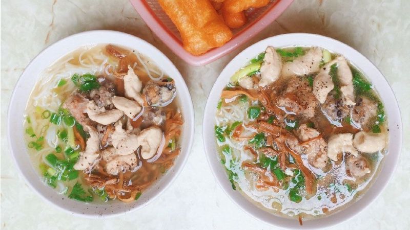 Bún mọc cổng sắt