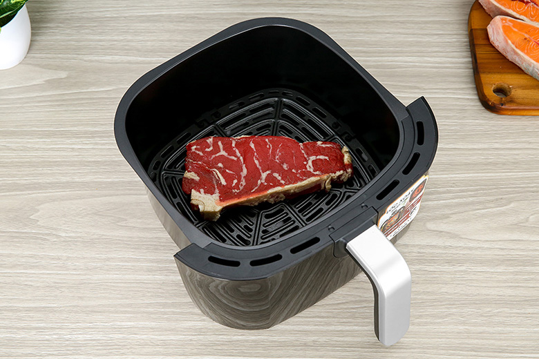 Nồi chiên không dầu Crystal AF7002A-N 6.8 lít